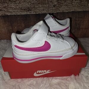 Nike Kids Sneakers in White and Fuchsia
